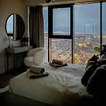 Apartment Apartly - Hanza Tower View, Parking, Pool, Sauna
