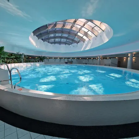 شقة Apartly - Hanza Tower View, Parking, Pool, Sauna *