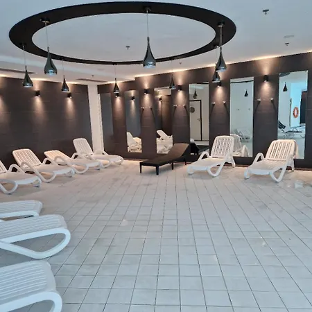 Apartly Hanza Tower View I Pool, Sauna, Jacuzzi & Parking