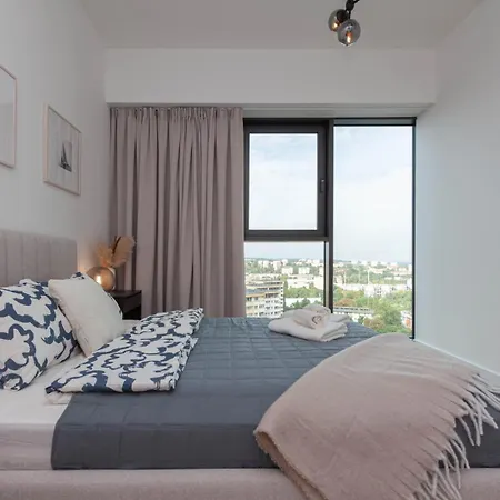 Apartly - Hanza Tower View, Parking, Pool, Sauna