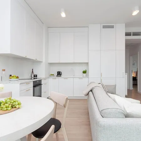 Apartly - Hanza Tower View, Parking, Pool, Sauna شتشيتسين