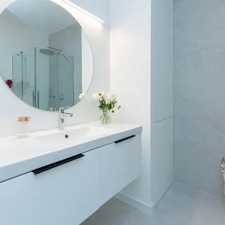 Apartly - Hanza Tower View, Parking, Pool, Sauna شقة *