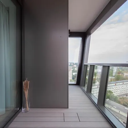 Apartly - Hanza Tower View, Parking, Pool, Sauna *