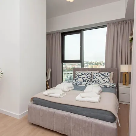 Апартаменти Apartly - Hanza Tower View, Parking, Pool, Sauna *