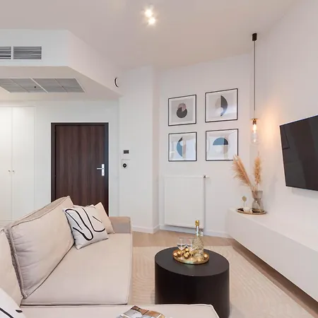 Apartly Hanza Tower View I Pool, Sauna, Jacuzzi & Parking Appartement