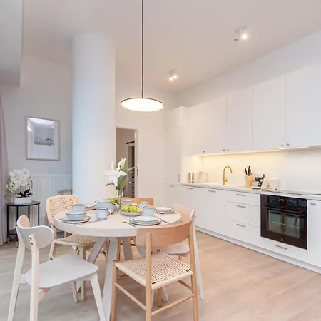 Apartly - Hanza Tower View, Parking, Pool, Sauna *