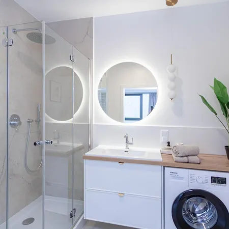 Appartement Apartly - Hanza Tower View, Parking, Pool, Sauna *