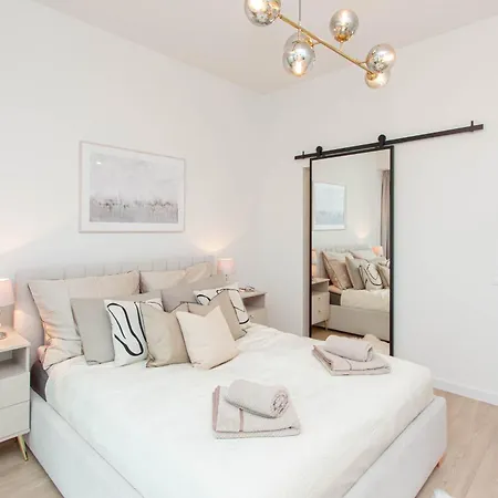 Апартаменти Apartly - Hanza Tower View, Parking, Pool, Sauna *