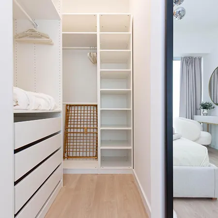 Апартаменти Apartly - Hanza Tower View, Parking, Pool, Sauna Щецин