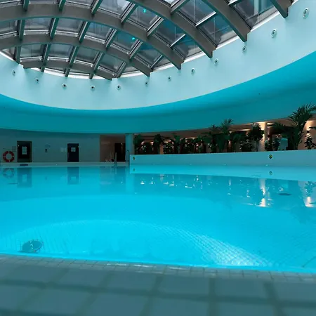 Apartly Hanza Tower View I Pool, Sauna, Jacuzzi & Parking *