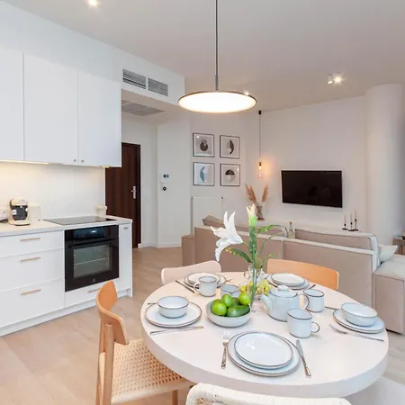 Apartly Hanza Tower View I Pool, Sauna, Jacuzzi & Parking *