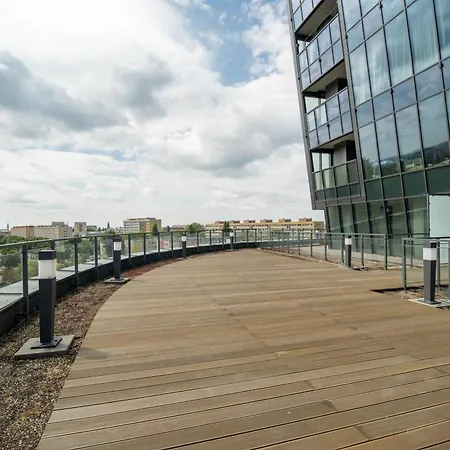 Apartly Hanza Tower View I Pool, Sauna, Jacuzzi & Parking *