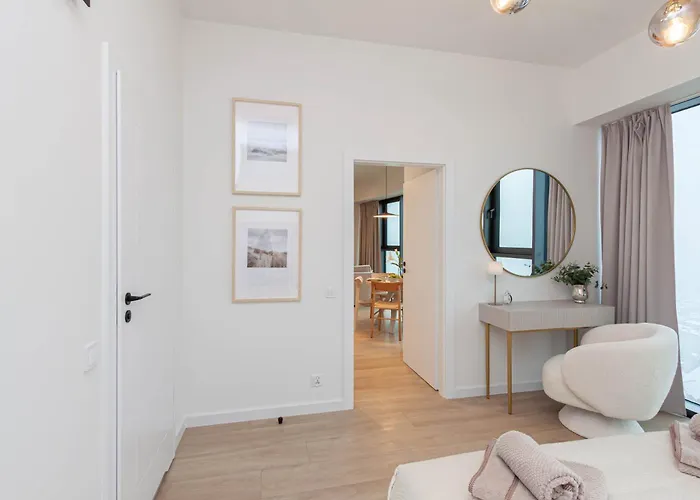 Apartly - Hanza Tower View, Parking, Pool, Sauna *